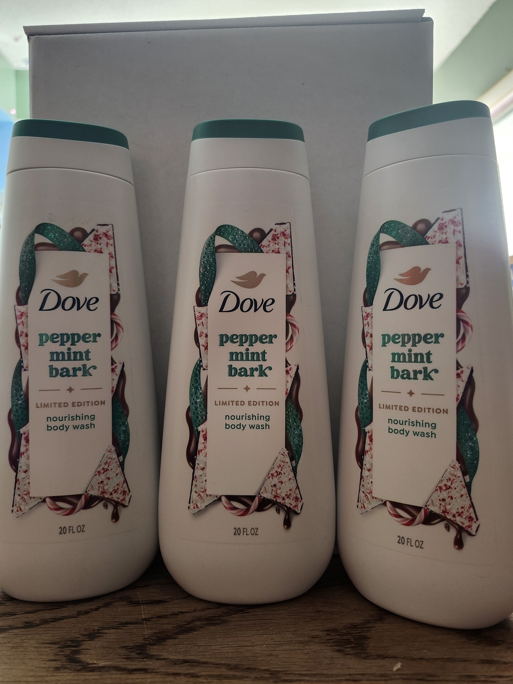 Peppermint Bark Nourishing Body Wash - White/Teal (Limited Edition)